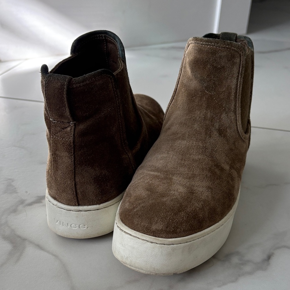 Vince women’s Warren Chelsea Slip on Brown Suede platform boots